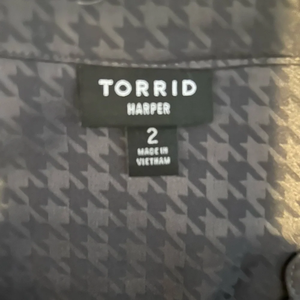 Torrid Blue Cuffed Sleeve Blouse Relaxed Fit - Picture 3 of 4